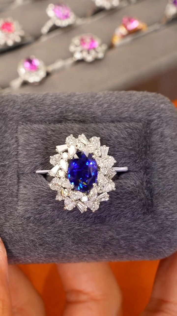 【闪购商品】蓝宝石戒指18K金镶嵌3.06克拉皇家蓝