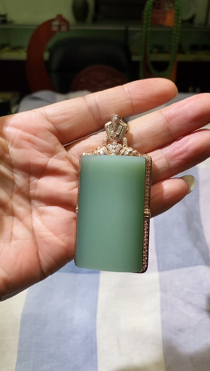 吊坠(不含链)18K金镶嵌和田玉大*和田玉无事牌挂件