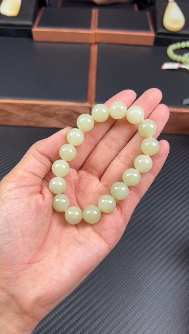 【闪购商品】和田玉手串未镶嵌若羌微色差卡12