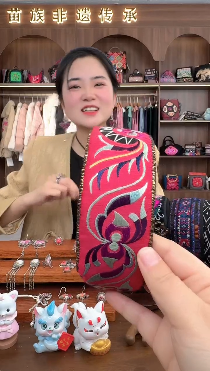 【闪购商品】织绣扶光苗绣传承L23