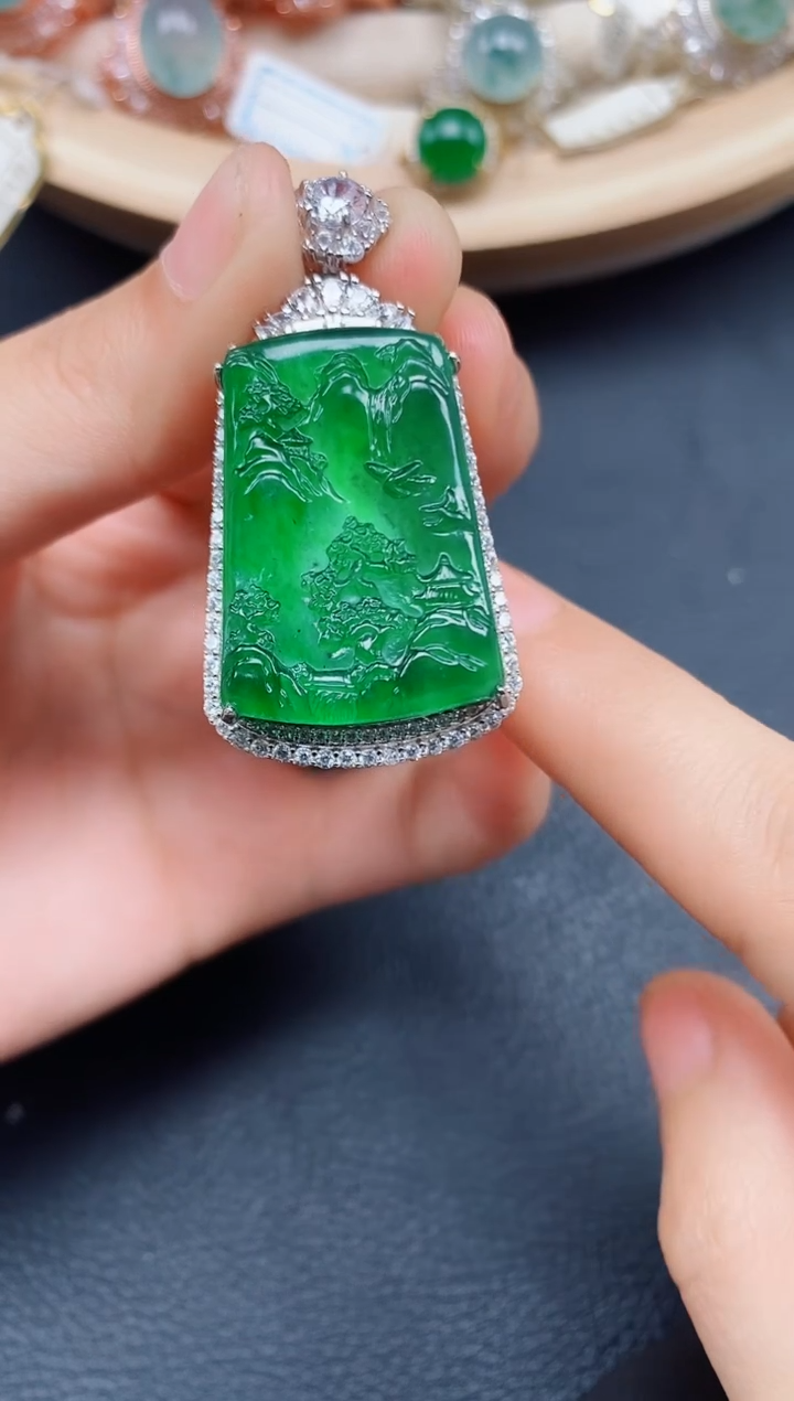 【闪购商品】翡翠吊坠(赠链)银S925镶嵌翡翠