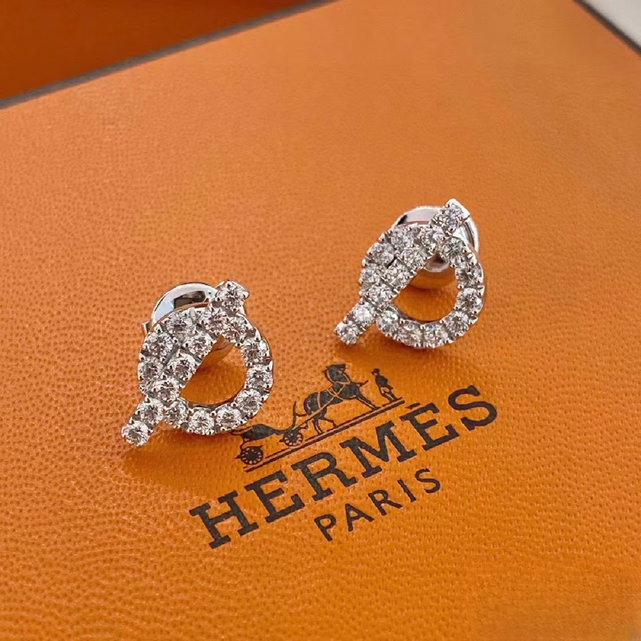 99新 Hermes/爱马仕 小花柳 Finesse 小Q 耳钉 满钻 白金