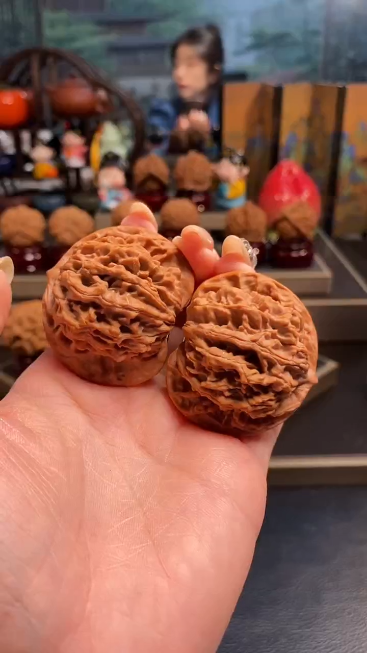 【闪购商品】文玩核桃把件H 190蟠龙纹45尺