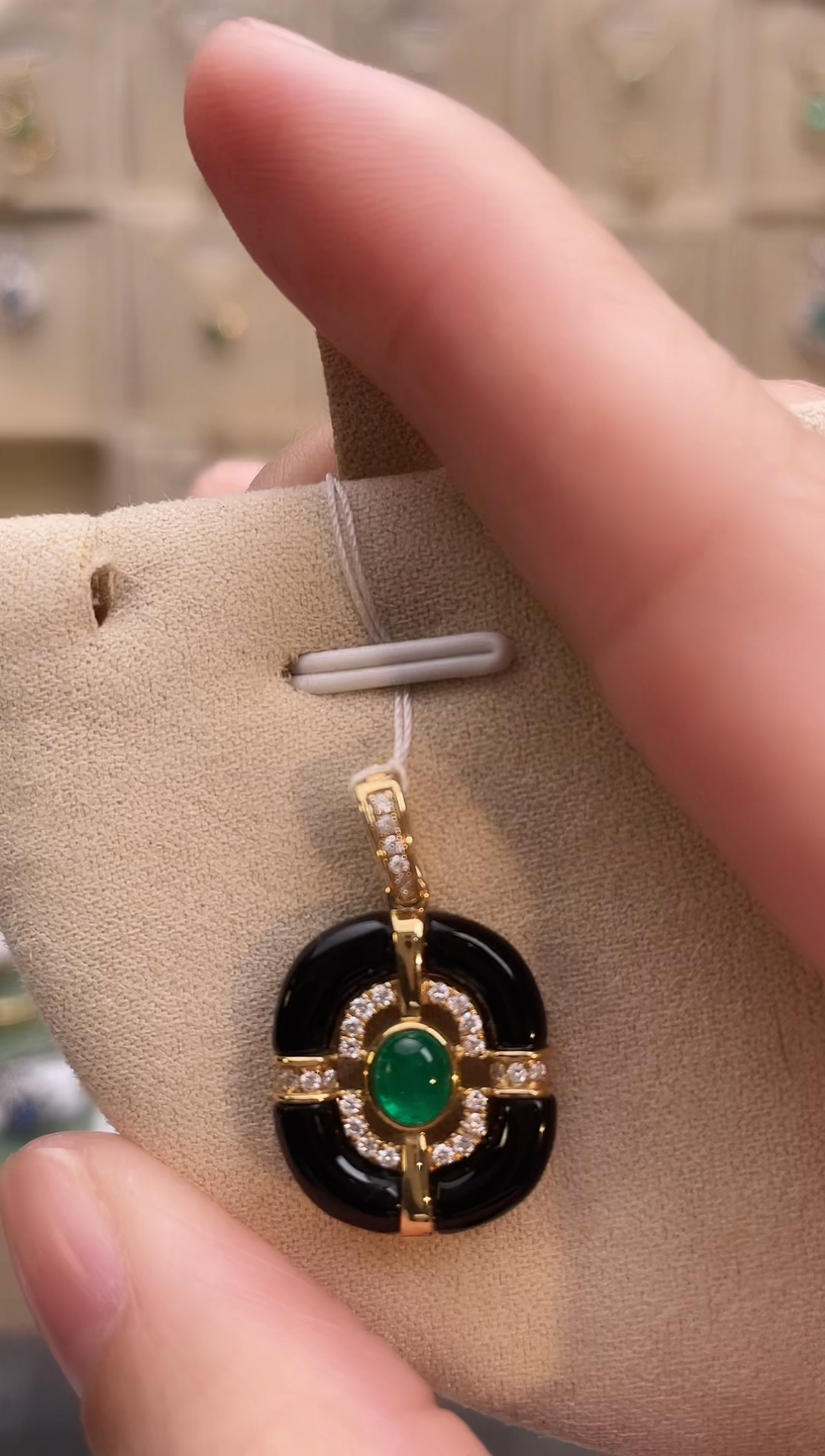 【闪购商品】祖母绿吊坠(不含链)18K金镶嵌阿富汗主石：0.38ct