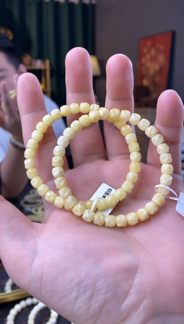 【闪购商品】蜜蜡手串未镶嵌6.5mm无相微瑕多样性发其一