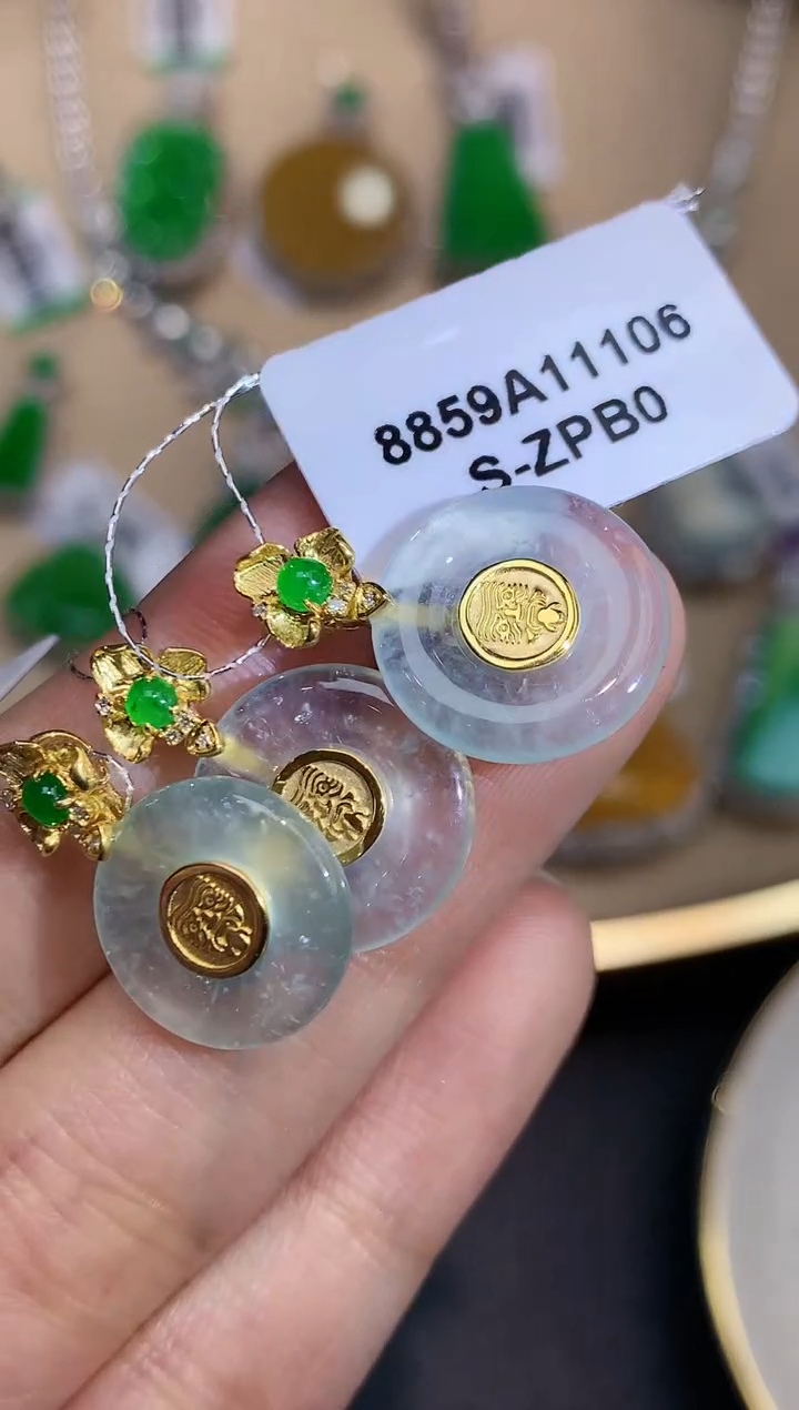 【闪购商品】翡翠吊坠(不含链)18K金镶嵌多样性发其一3105