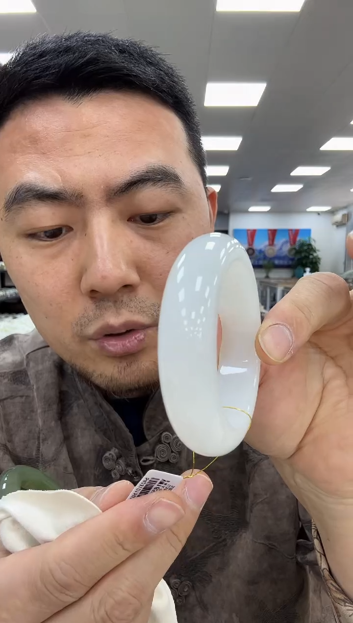 【闪购商品】和田玉手镯未镶嵌52  423