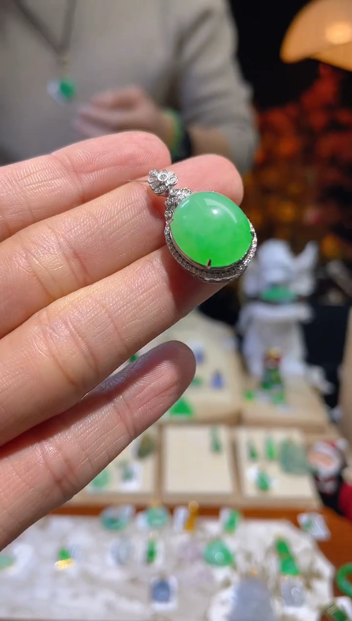 【闪购商品】翡翠颈饰18K金镶嵌假一赔三