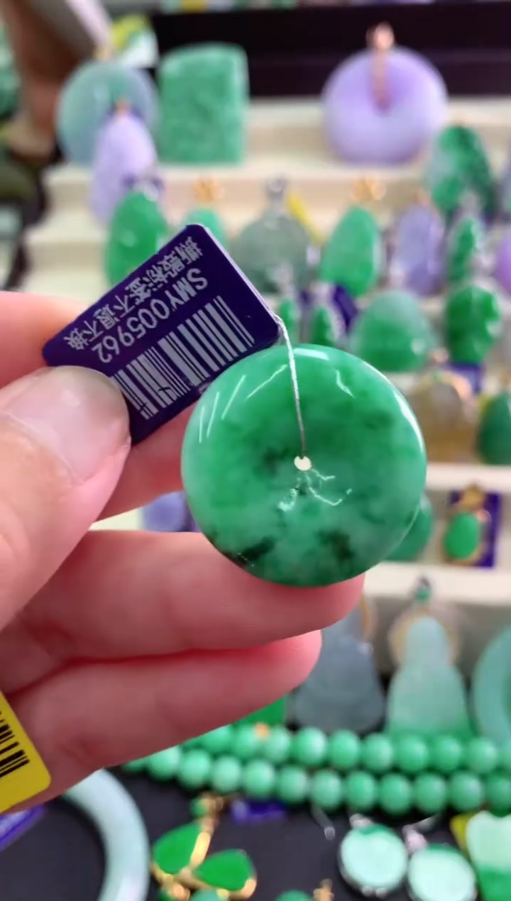 颈饰未镶嵌翡翠挂件