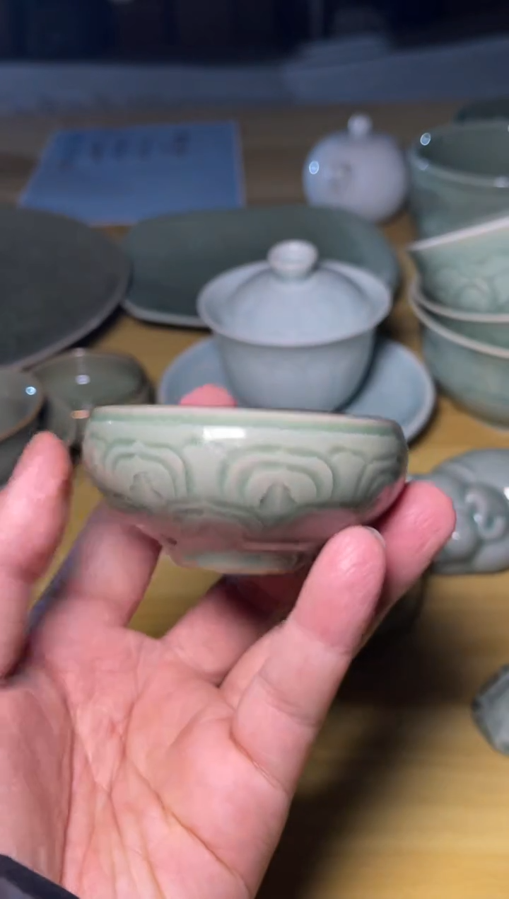 瑕疵「尖」内外双刻莲瓣金钵1只