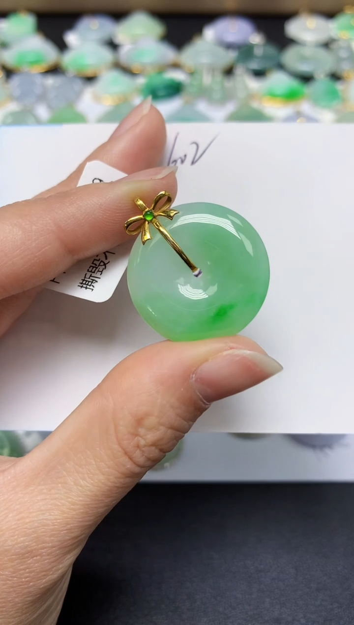 翡翠18K金镶嵌颈饰 天然翡翠A货