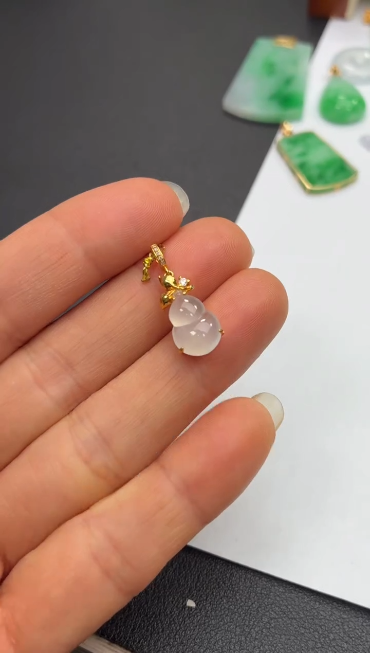 颈饰18K金镶嵌翡翠天然翡翠A货