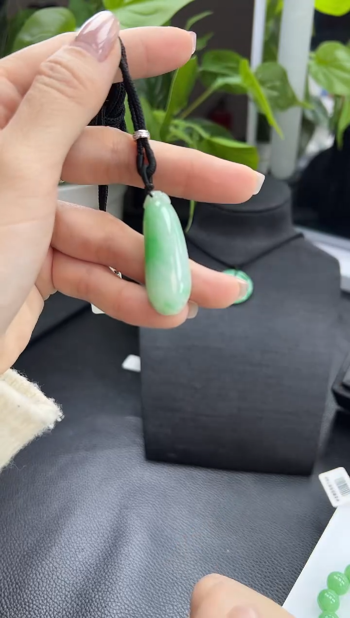 【闪购商品】翡翠颈饰未镶嵌福瓜