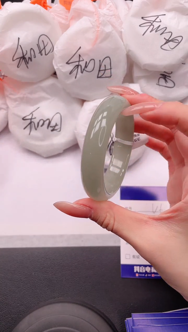 未镶嵌手镯石英质玉6V06-54