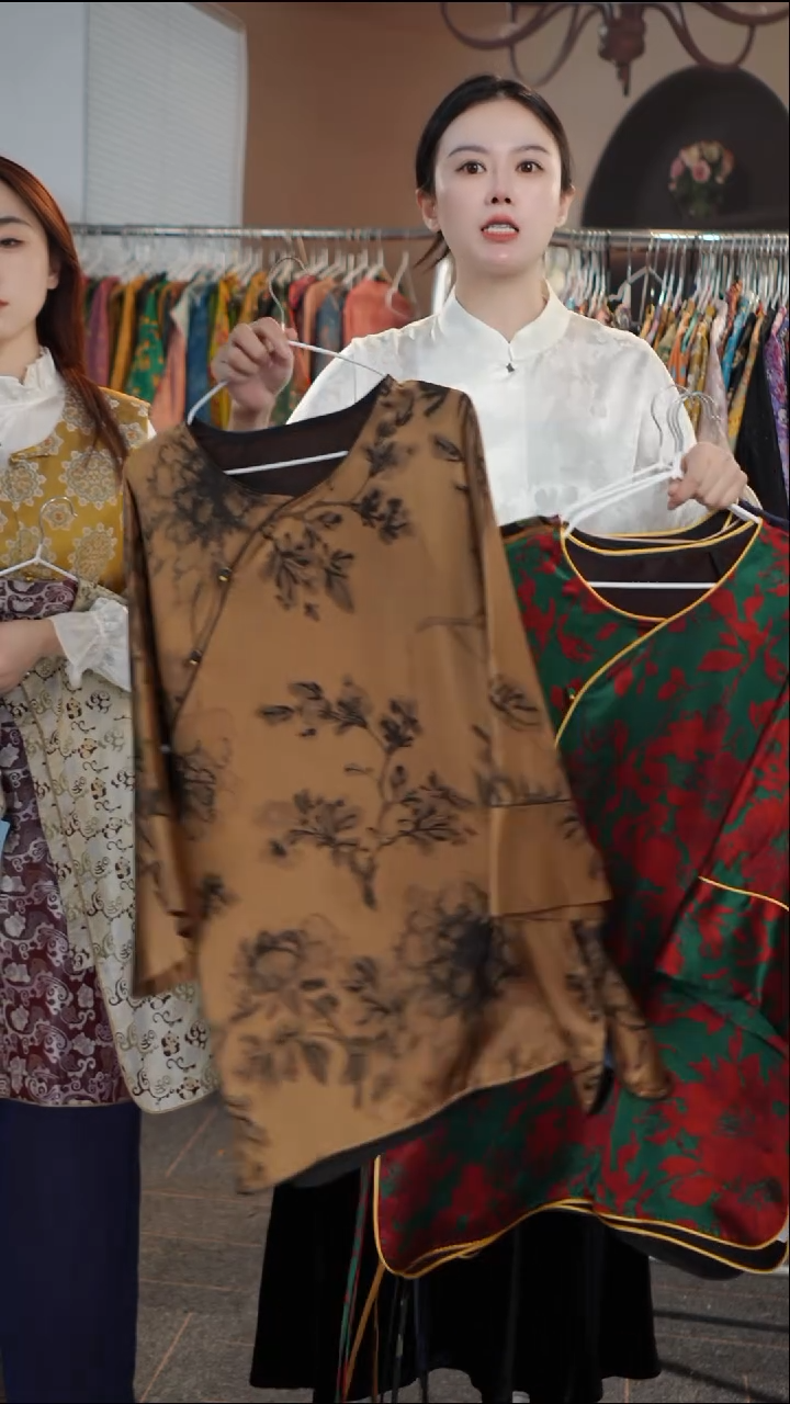 山水花太太服    