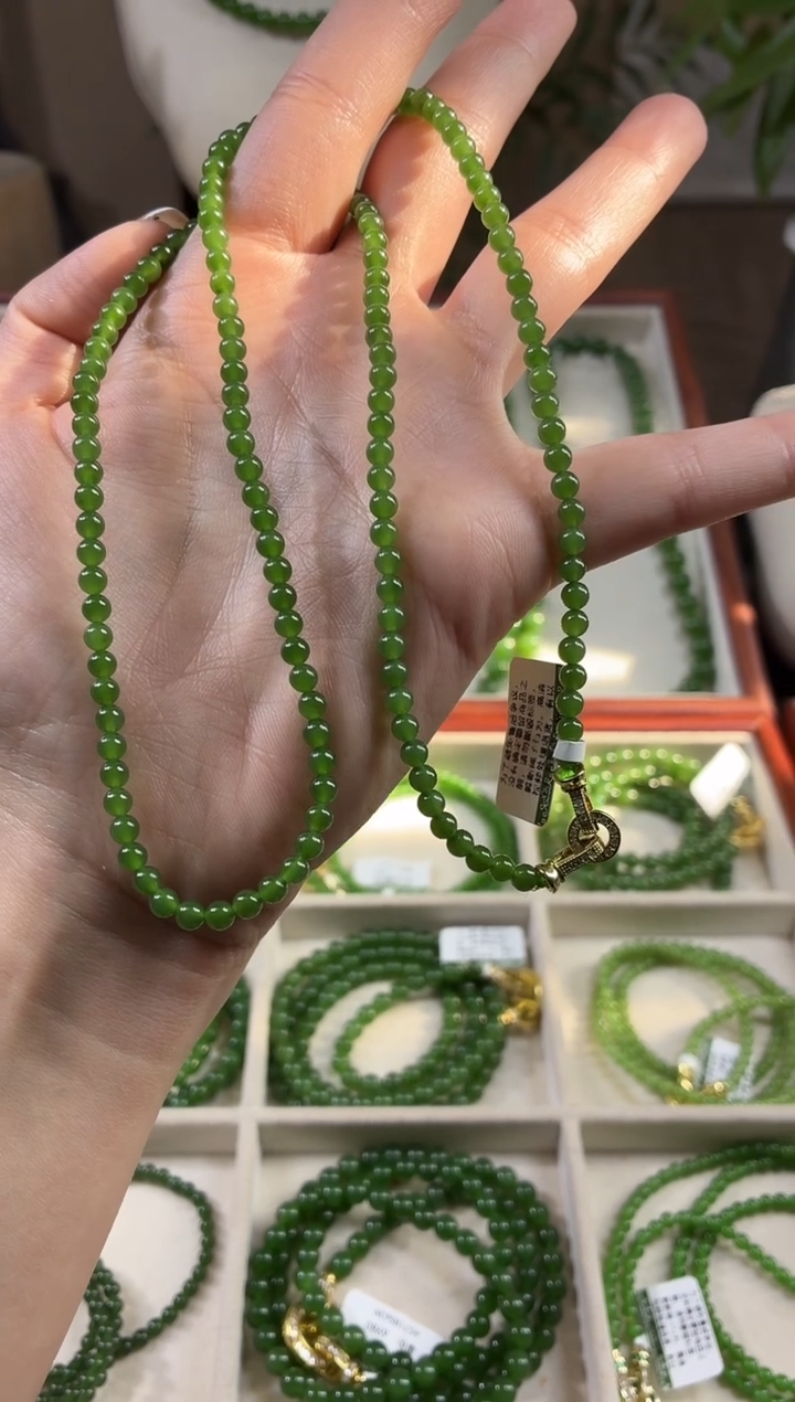 颈饰未镶嵌和田玉（碧玉）4辣阳绿无矿毛衣链