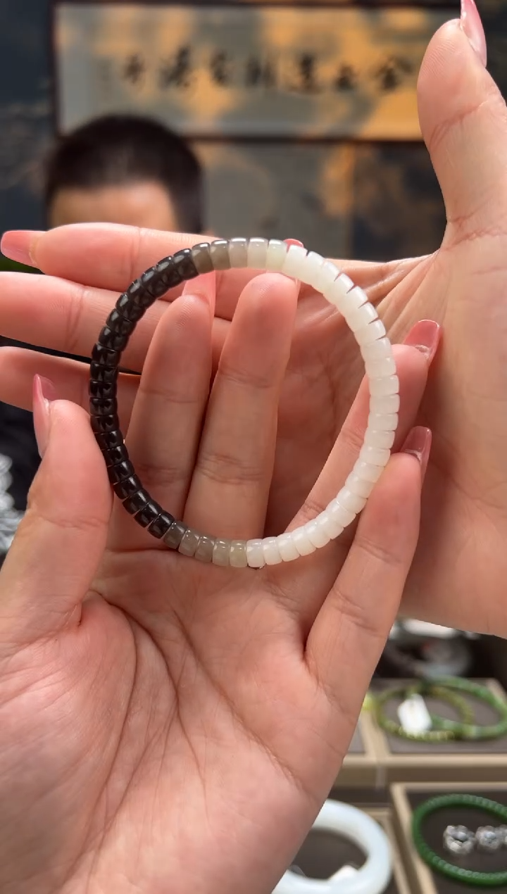 【闪购商品】和田玉手串未镶嵌烟紫渐变卡6mm