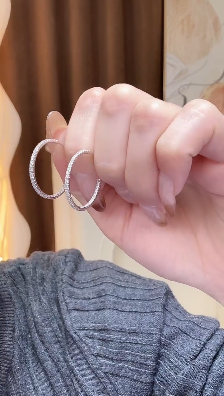 18K金镶嵌实验室培育钻石耳饰18k金k白满钻C形耳环大号