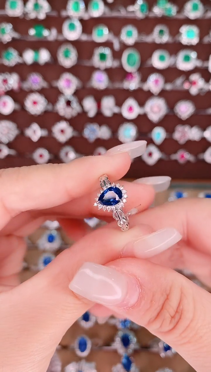 【闪购商品】蓝宝石18K金戒指18K金镶嵌0.85克拉