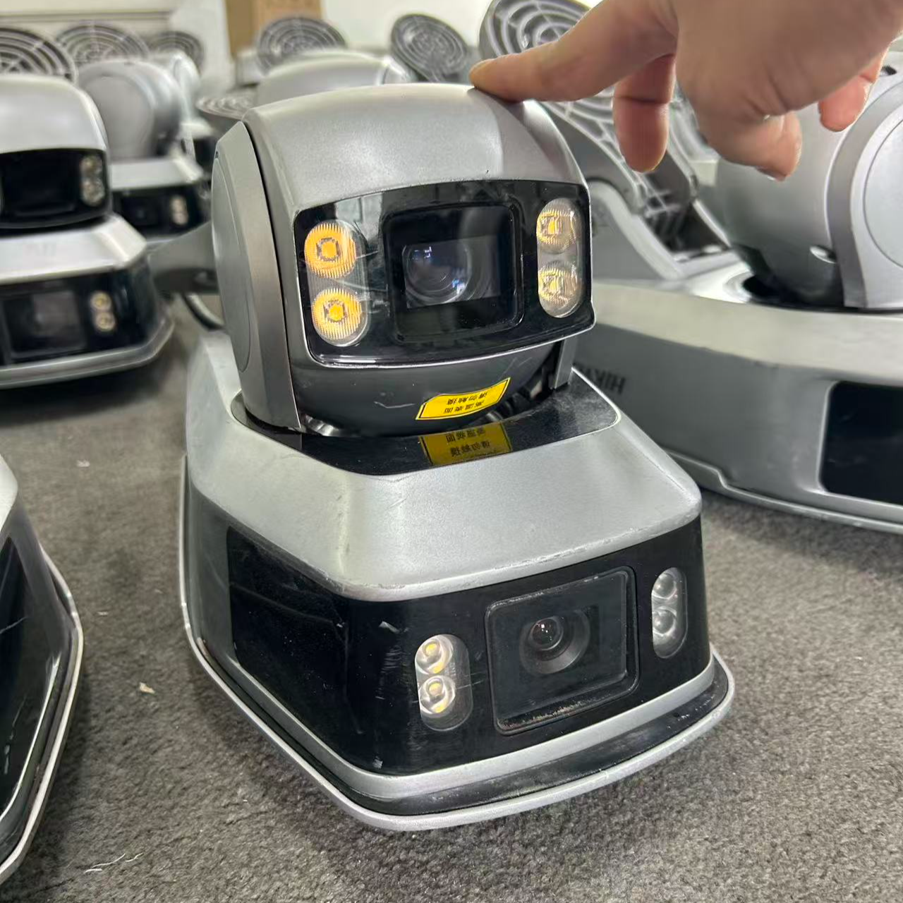 8新 HIKVISION/海康威视 全局双镜头双400万联动抓拍全彩补光除雾