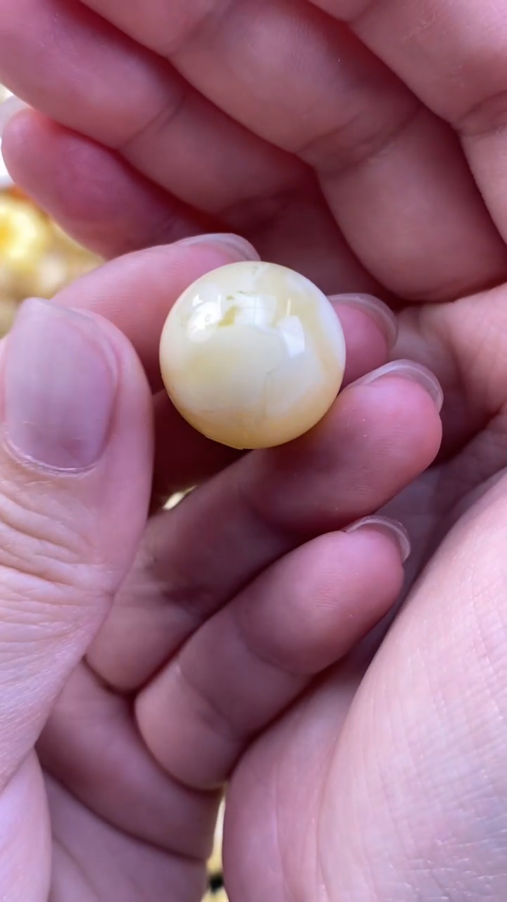 【闪购商品】琥珀裸石未镶嵌月.26/卡18.5