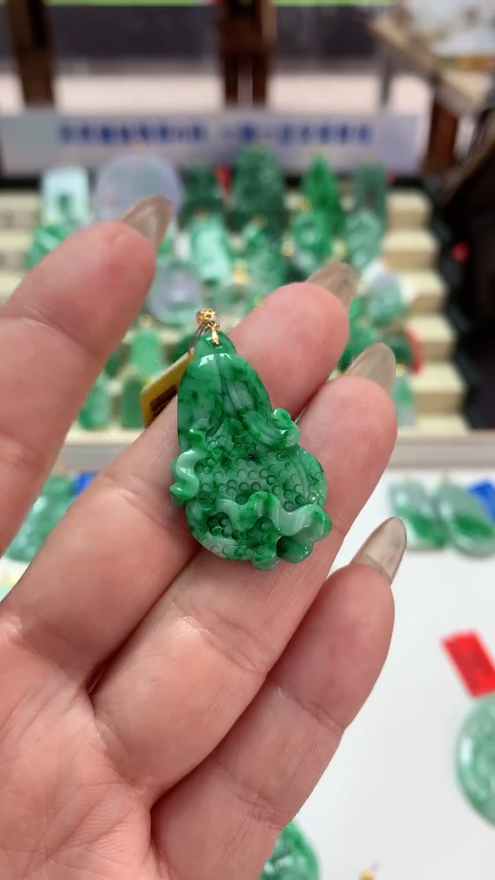 【闪购商品】翡翠吊坠(不含链)18K金镶嵌挂件