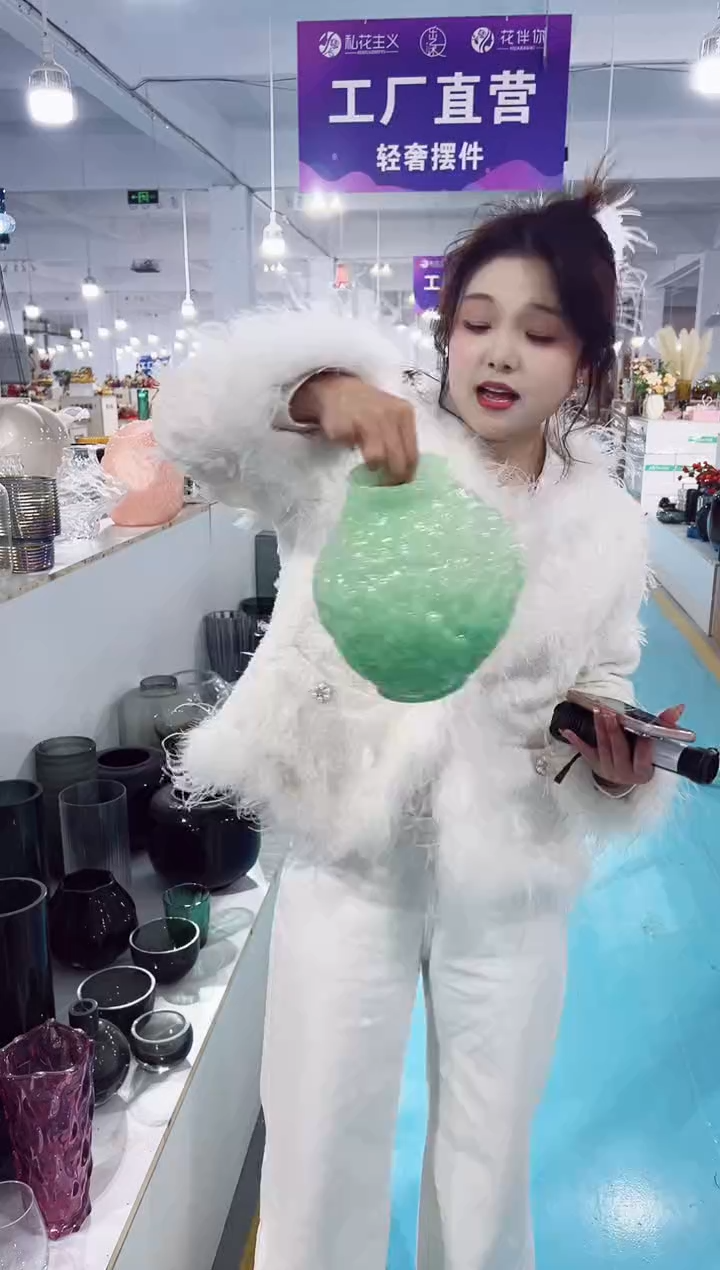 【闪购商品】玻璃乐之沭花瓶微瑕-XR72