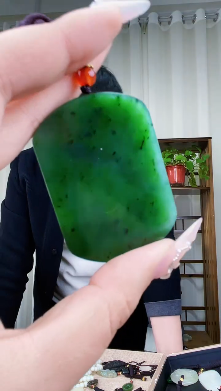 【闪购商品】和田玉挂件未镶嵌拍一发一，多样性发货！