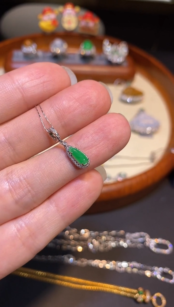 【闪购商品】翡翠吊坠(不含链)18K金镶嵌吊坠