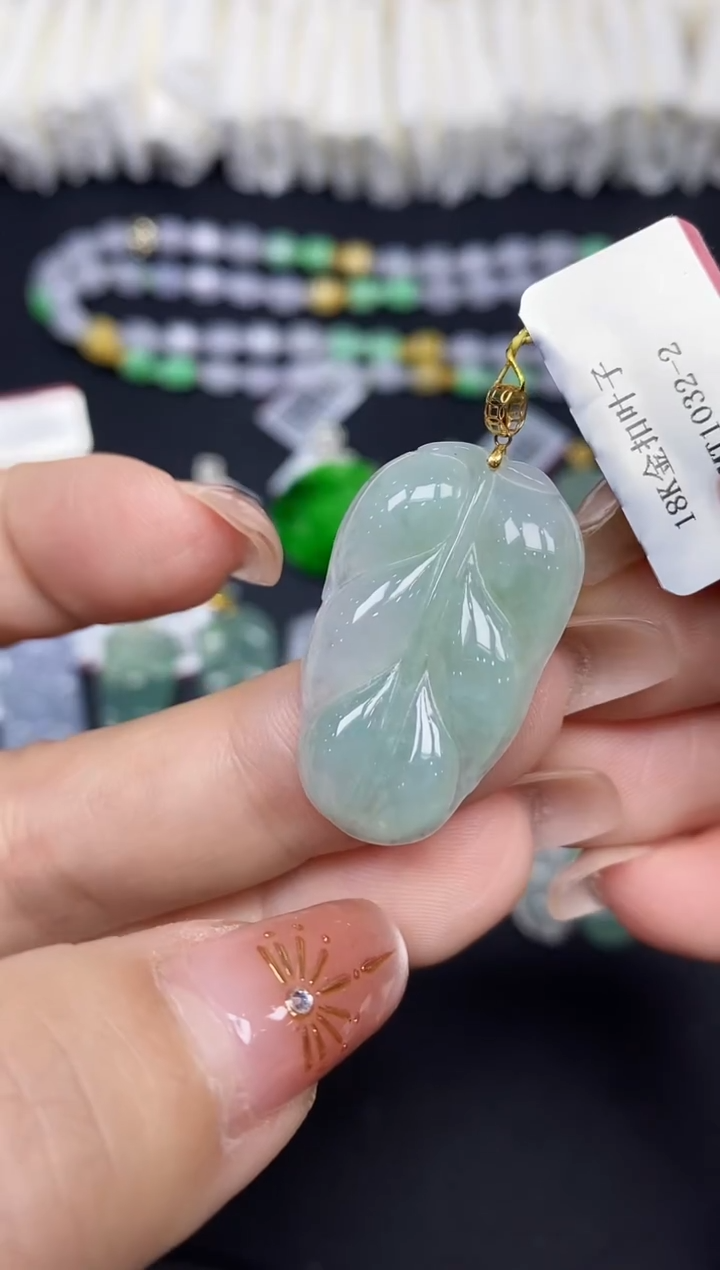 吊坠(不含链)18K金镶嵌翡翠叶子18K金扣镶嵌@@CMT1032-2