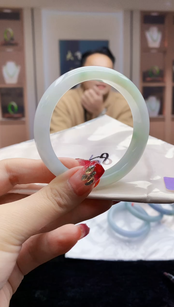 【闪购商品】翡翠手镯未镶嵌     H40-39