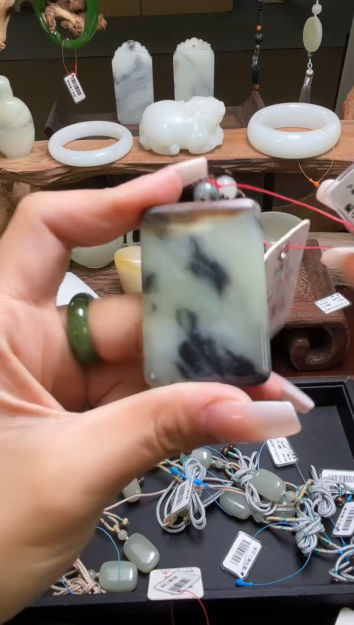 【闪购商品】和田玉吊坠未镶嵌若羌楼兰三色光面无事牌9003061