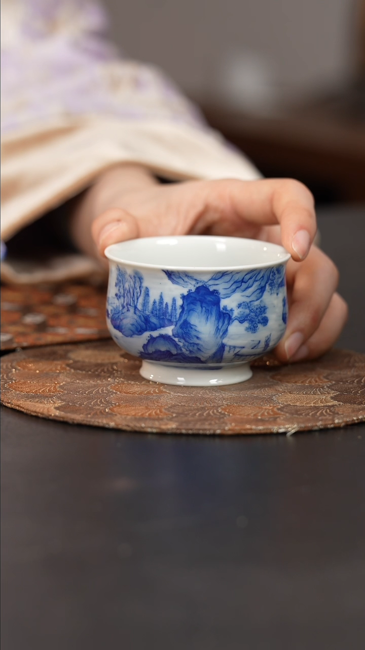 【闪购商品】杯看山柴窑青花山水