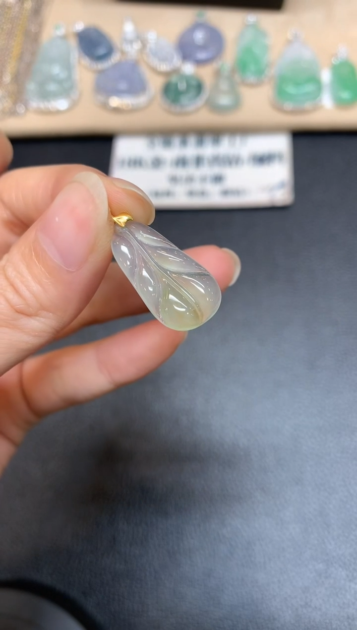 【闪购商品】翡翠颈饰18K金镶嵌芭蕉叶【无服务费