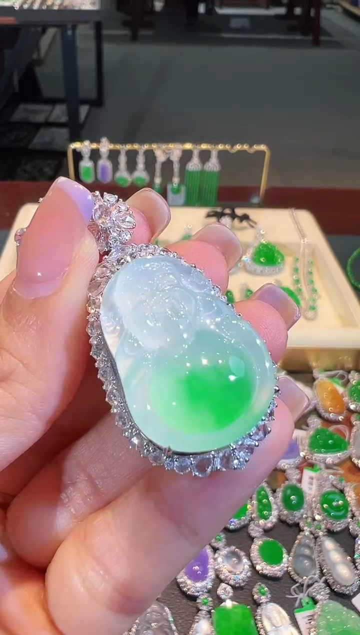 【闪购商品】翡翠吊坠(不含链)18K金镶嵌翡翠