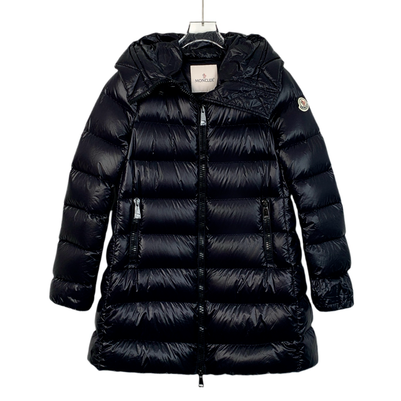 95新 MONCLER 潮奢豆 严选/黑色徽标贴饰连帽绗缝羽绒服/H13343