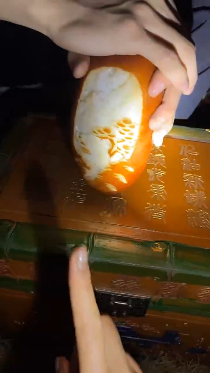 【闪购商品】【闪购商品】原皮山水玉石