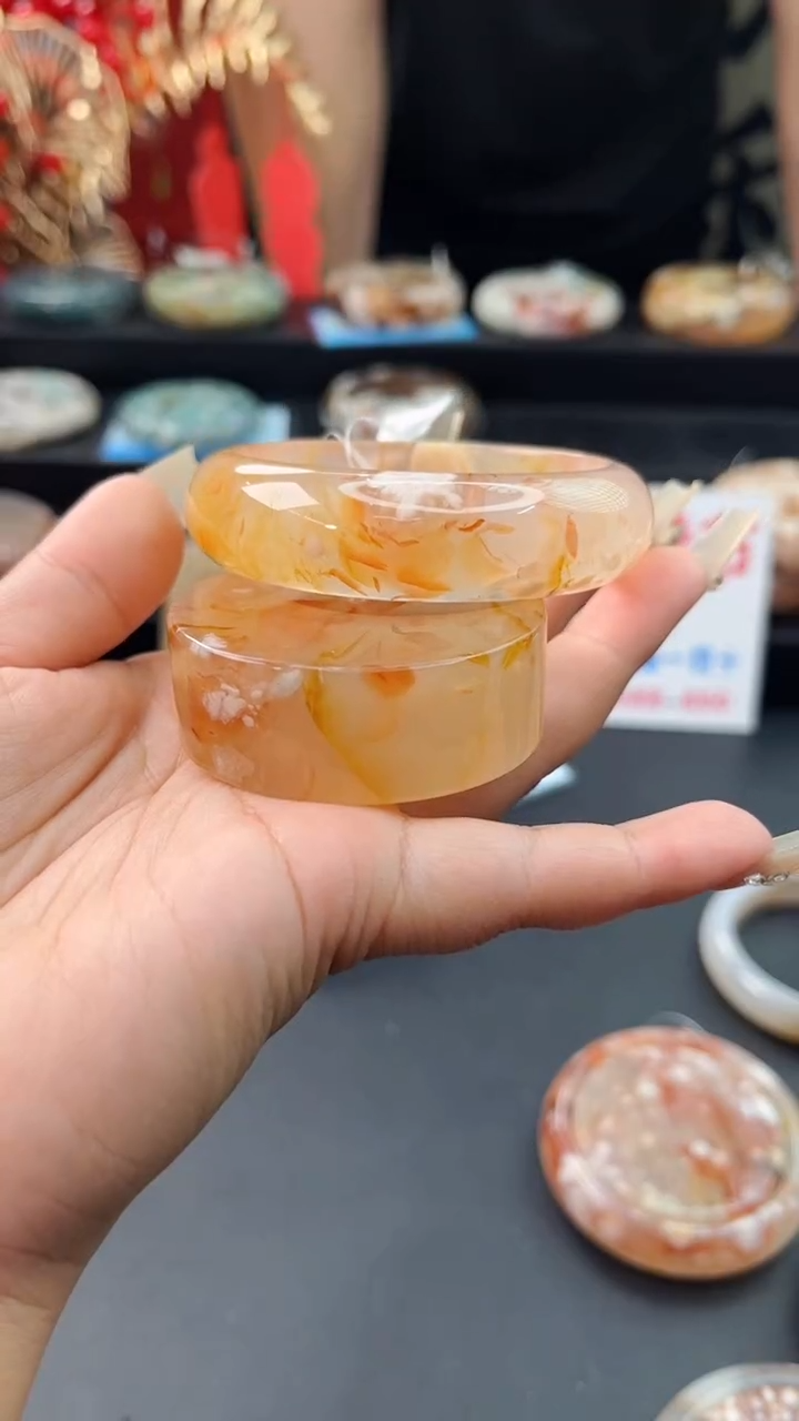 【闪购商品】石英质玉手镯未镶嵌赠送镯心（56圈口）