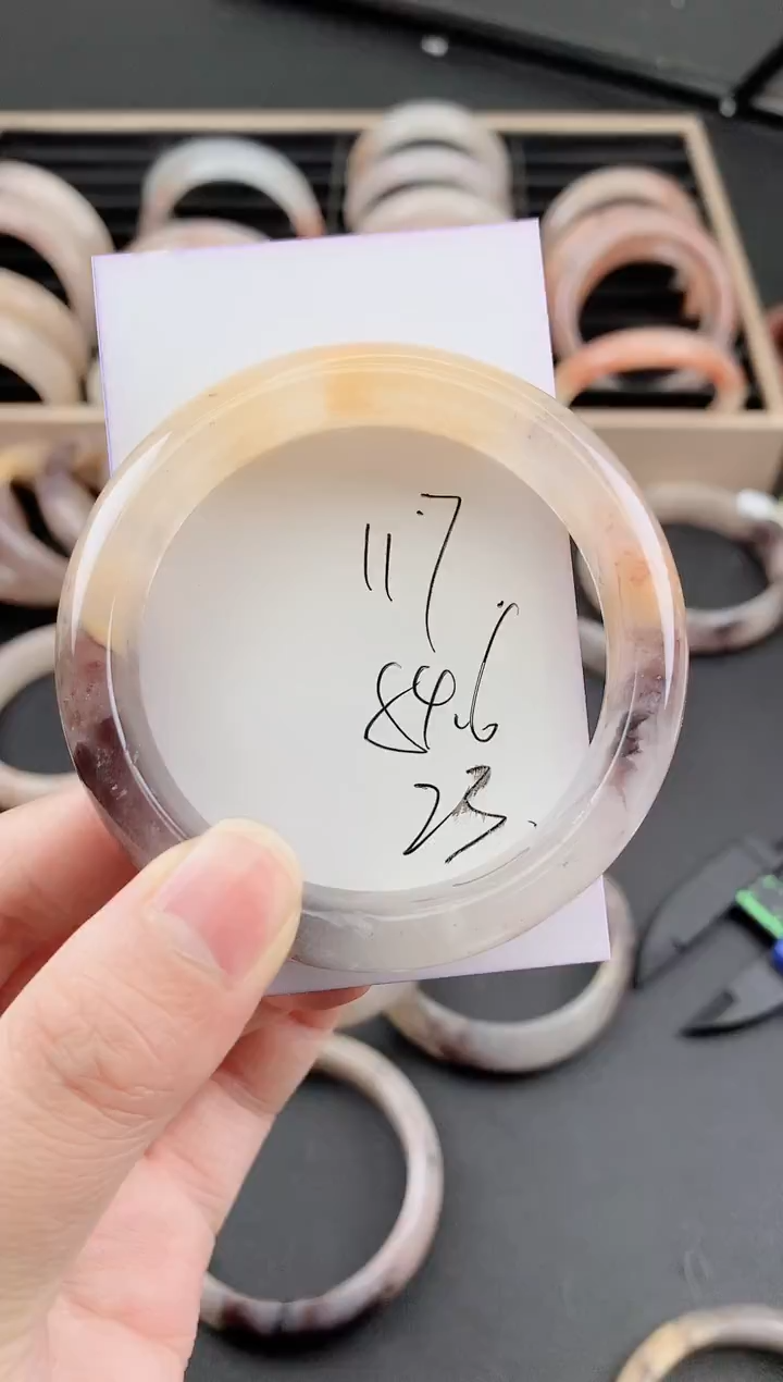 未镶嵌手镯石英质玉117