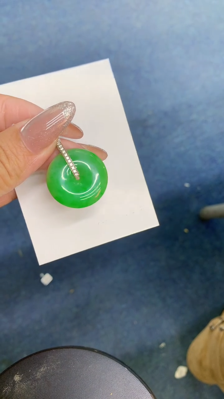 颈饰18K金镶嵌翡翠1