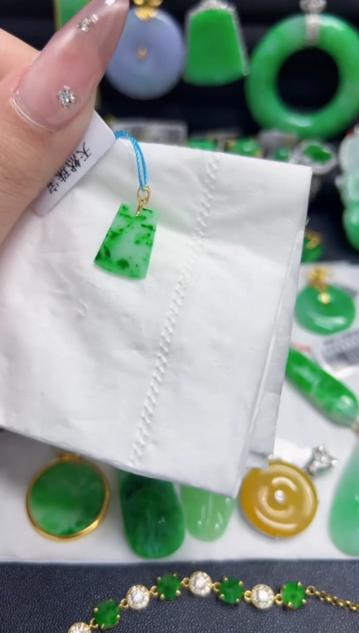 【闪购商品】翡翠颈饰18K金镶嵌Y缅料A货/多样性发货/一件