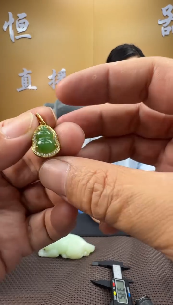 和田玉未镶嵌颈饰挂件