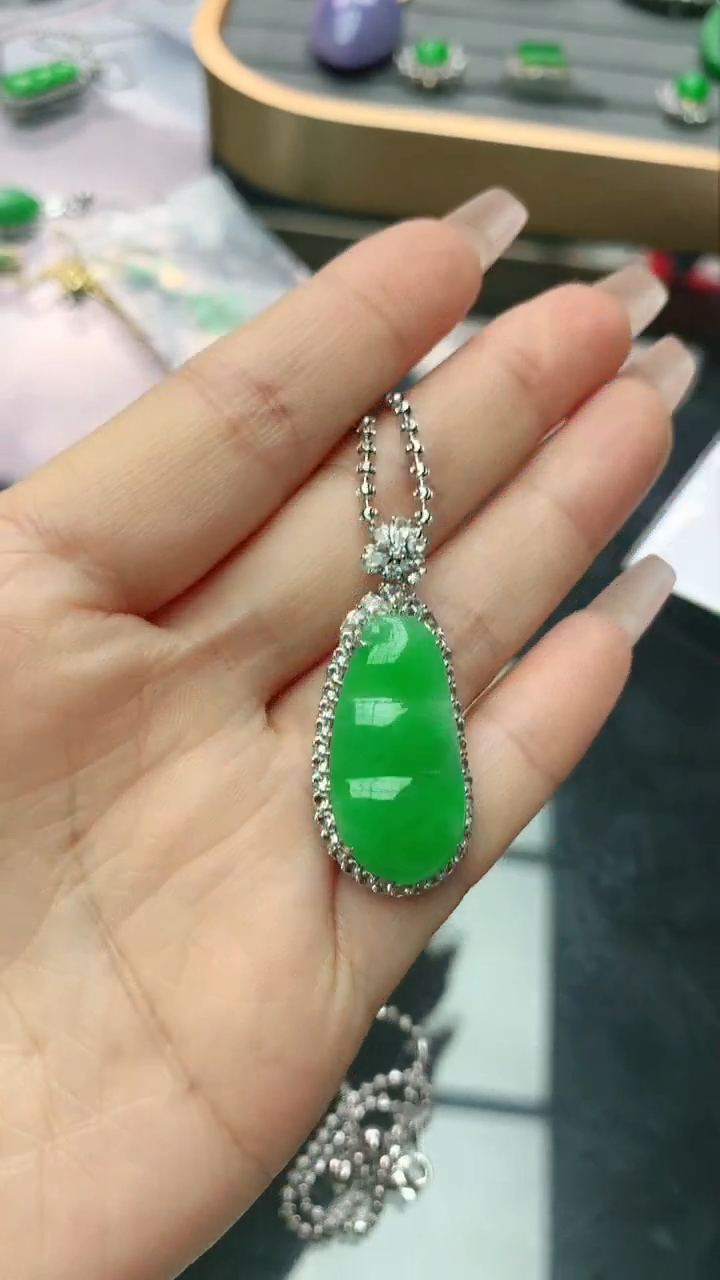 【闪购商品】翡翠颈饰18K金镶嵌赠礼盒证书