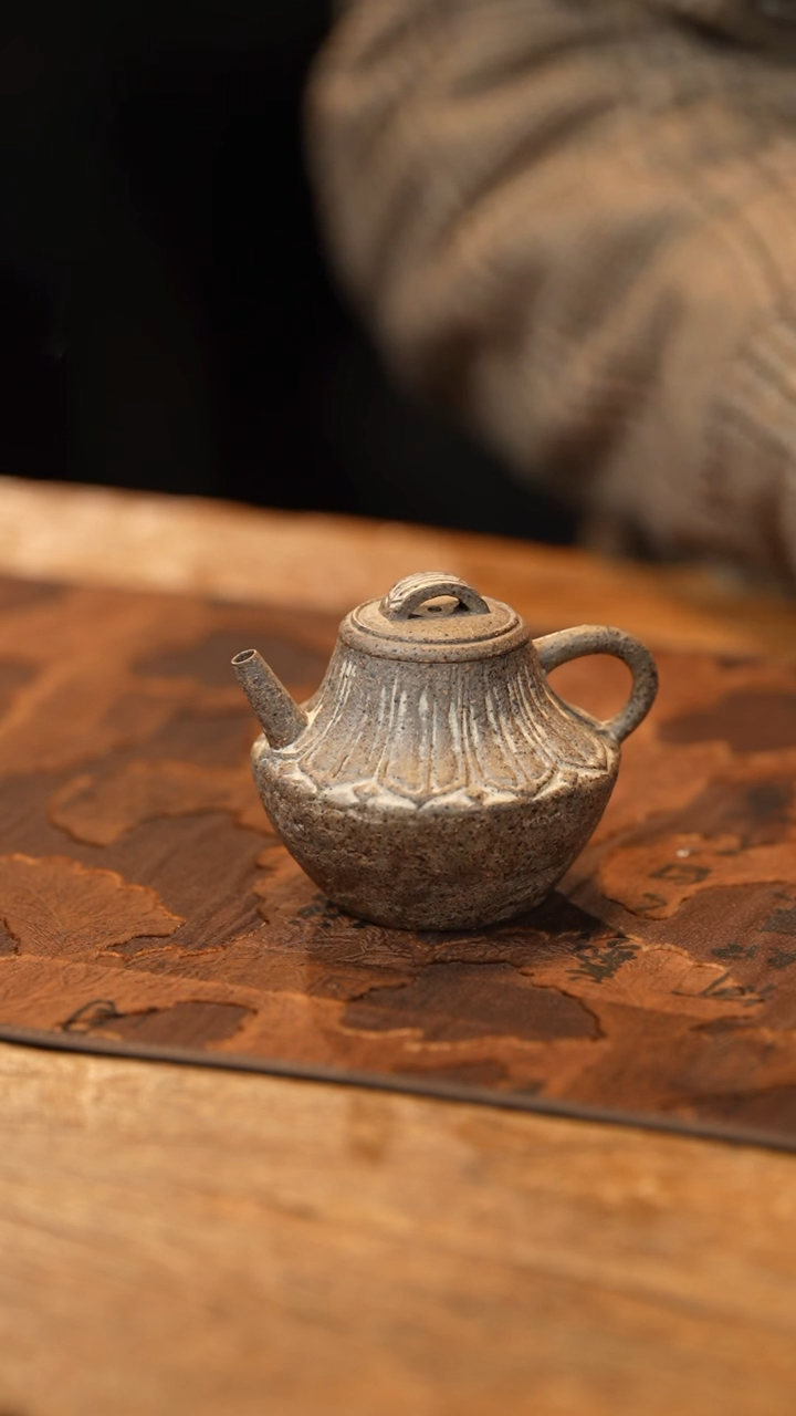 【闪购商品】【有茶器】紫砂莲瓣手捏壶