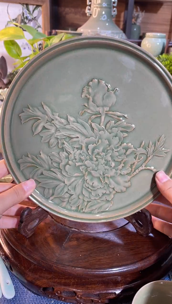 【闪购商品】XG003黑泥牡丹赏盘1只 带支架