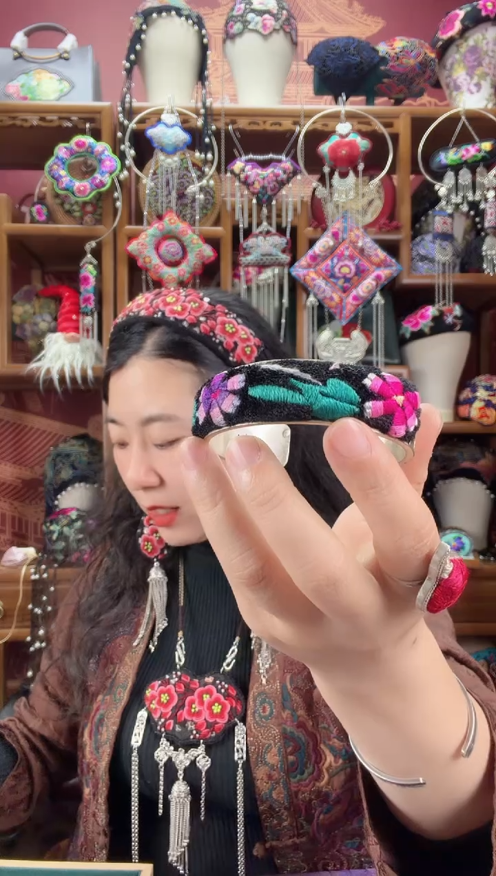 刺绣手镯34甜甜家