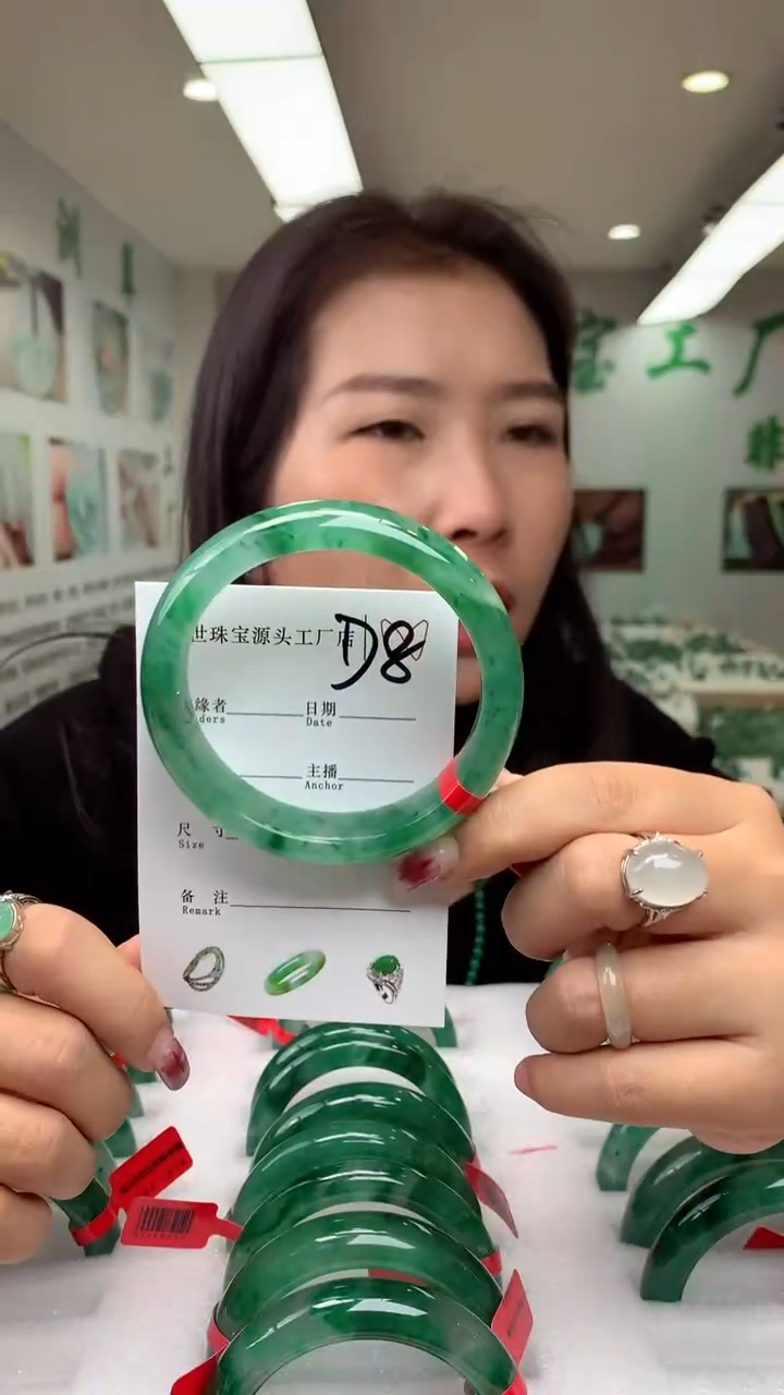 【闪购商品】石英质玉手镯未镶嵌58+