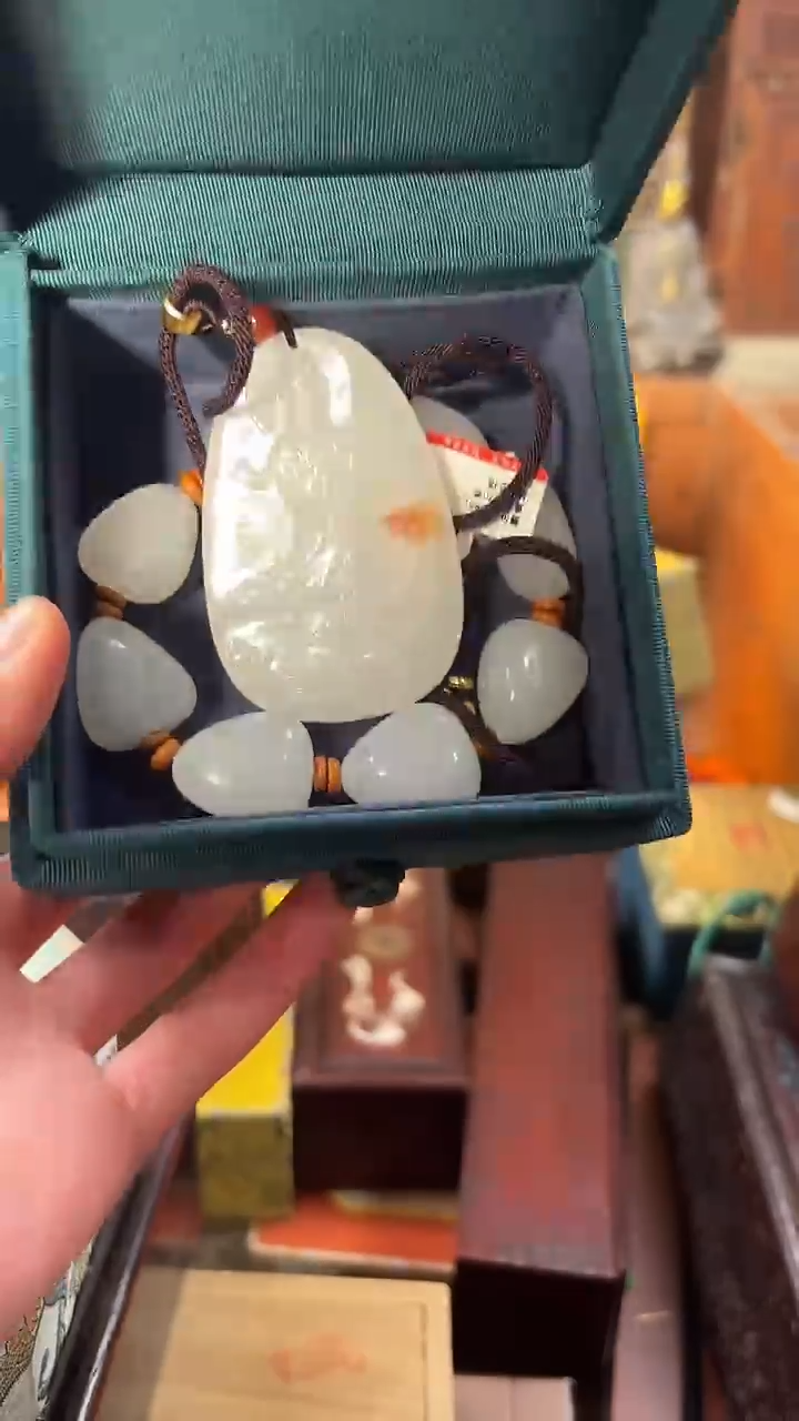 颈饰未镶嵌和田玉.........................