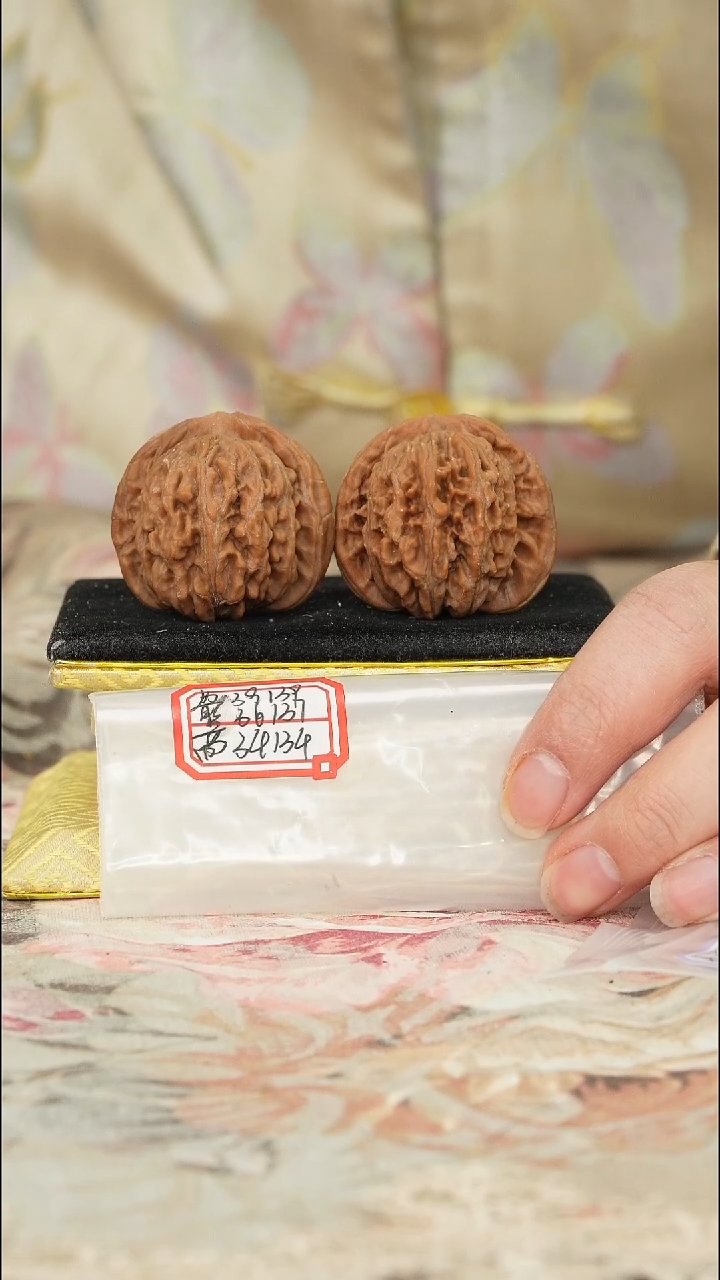 【闪购商品】文玩核桃把件一代楼