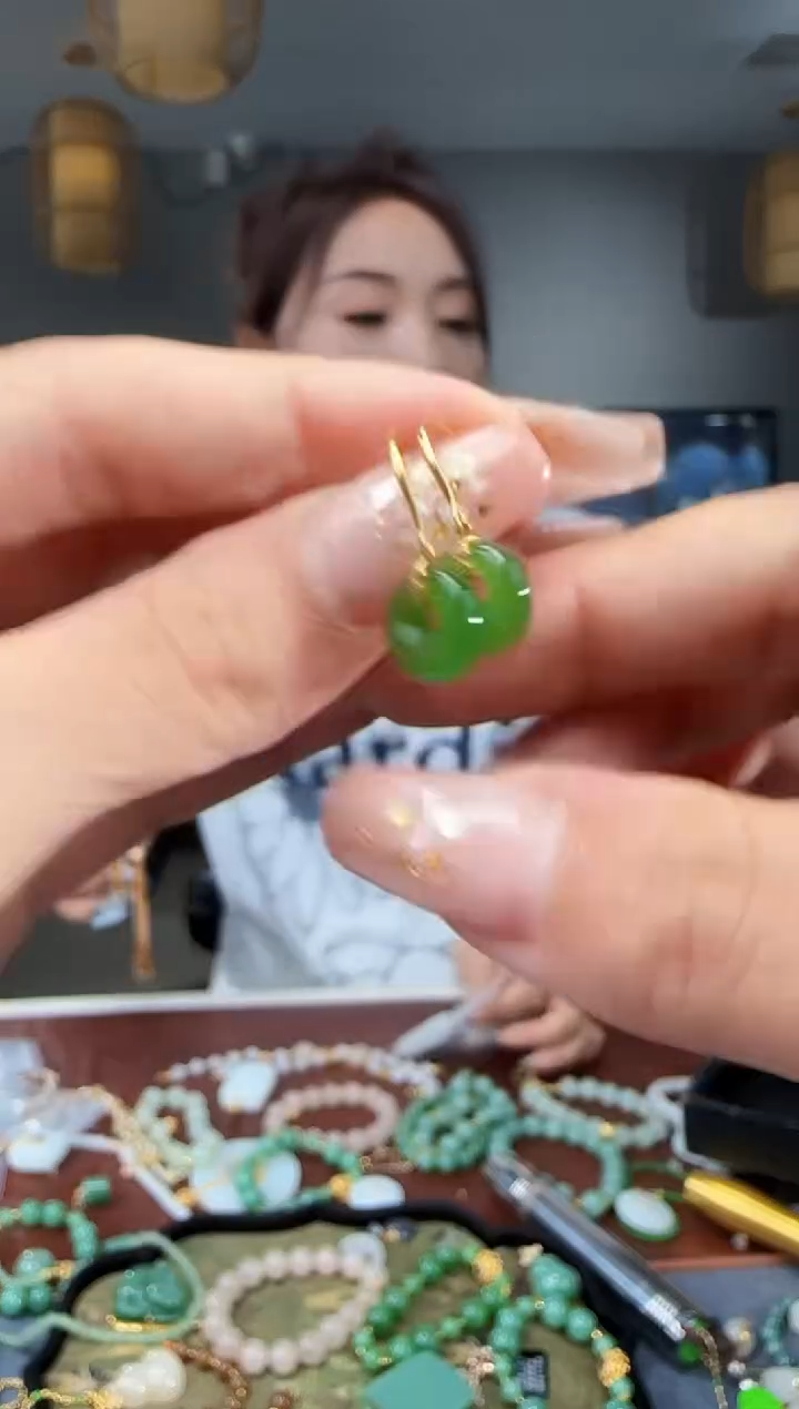 和田玉18K金镶嵌耳饰1